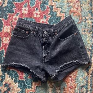 Black Levi’s 501 jean shorts